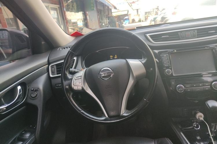 Used Nissan X-Trail 2014 2.5L CVT Luxury Edition 4WD Steering Wheel