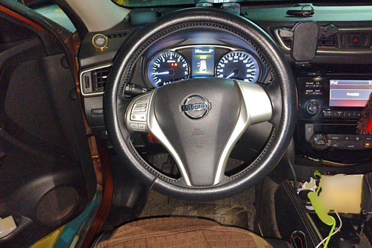 Used Nissan X-Trail 2014 2.0L CVT Comfort Edition 2WD Steering Wheel