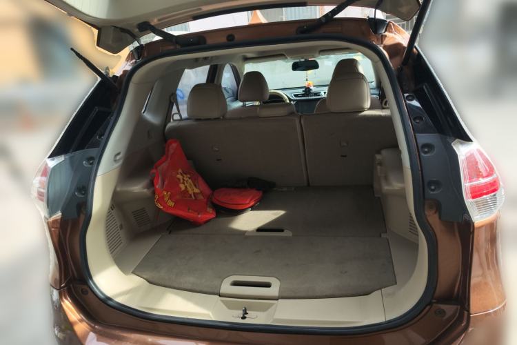 Used Nissan X-Trail 2014 2.5L CVT Leading Edition 4WD Trunk
