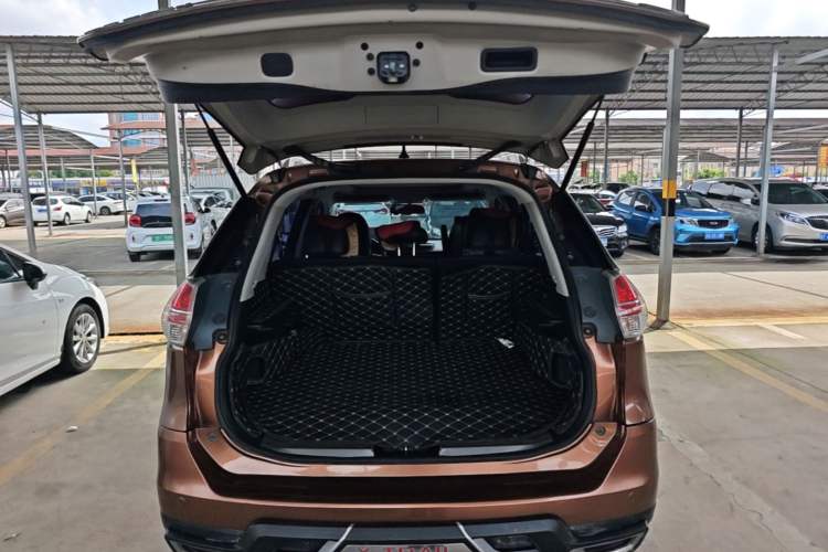 Used Nissan X-Trail 2014 2.5L CVT Leading Edition 4WD Trunk