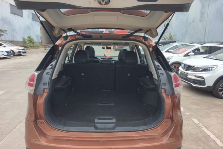 Used Nissan X-Trail 2014 2.0L CVT Comfort Edition 2WD Trunk