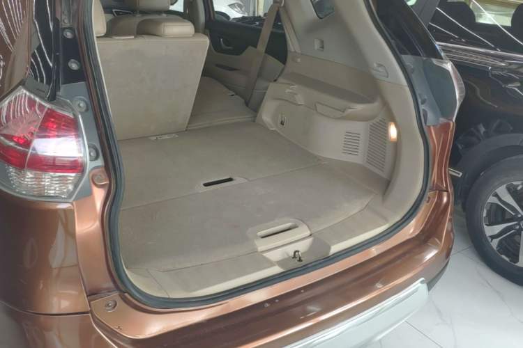Used Nissan X-Trail 2014 2.0L CVT Comfort Edition 2WD Trunk