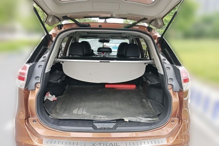 Used Nissan X-Trail 2014 2.5L CVT Leading Edition 4WD Trunk