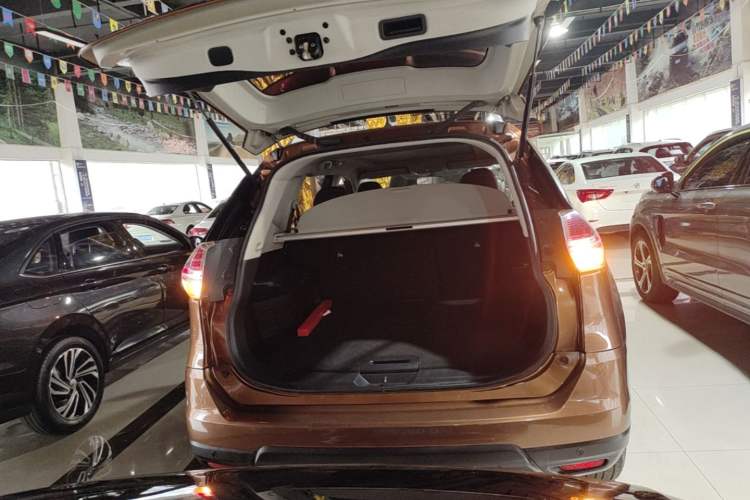 Used Nissan X-Trail 2014 2.5L CVT Leading Edition 4WD Trunk