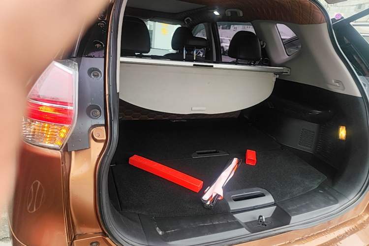 Used Nissan X-Trail 2014 2.5L CVT Luxury Edition 4WD Trunk