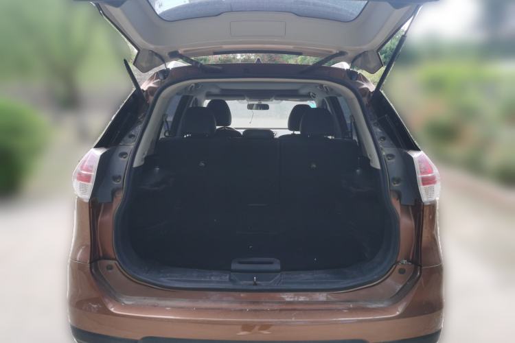 Used Nissan X-Trail 2014 2.5L CVT Leading Edition 4WD Trunk