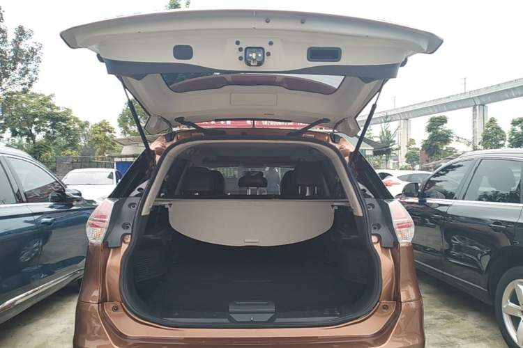 Used Nissan X-Trail 2014 2.0L CVT Comfort Edition 2WD Trunk