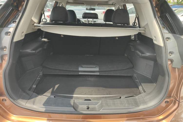 Used Nissan X-Trail 2014 2.0L CVT Comfort Edition 2WD Trunk