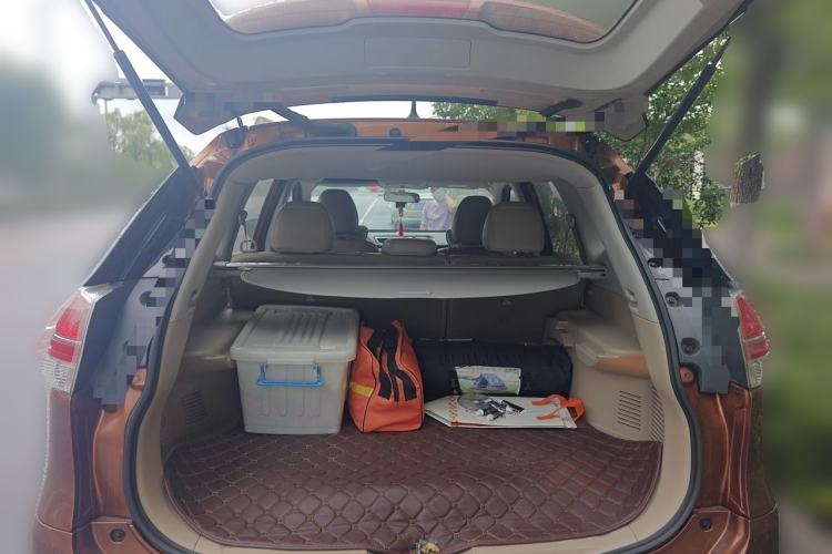 Used Nissan X-Trail 2014 2.5L CVT Leading Edition 4WD Trunk
