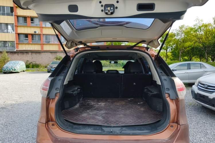 Used Nissan X-Trail 2014 2.0L CVT Comfort Edition 2WD Trunk