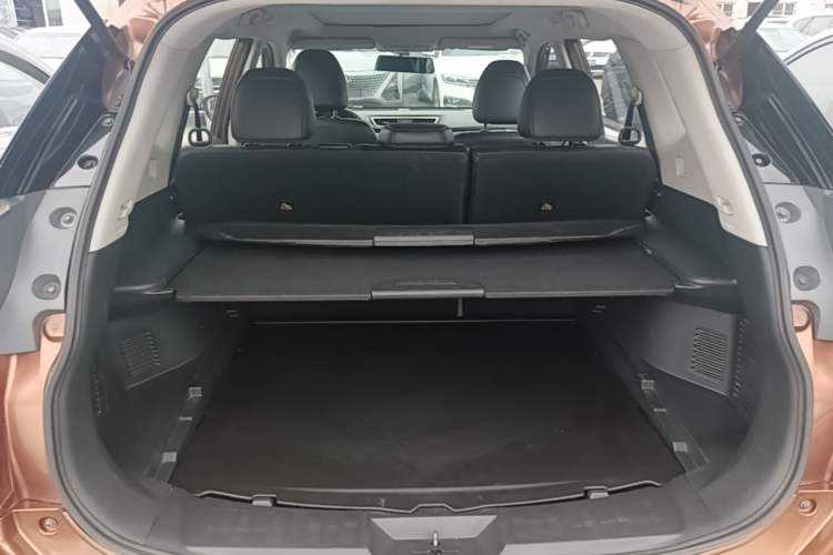Used Nissan X-Trail 2014 2.0L CVT Comfort Edition 2WD Trunk