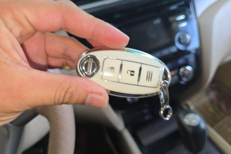 Used Nissan X-Trail 2014 2.0L CVT Comfort Edition 2WD Vehicle Key