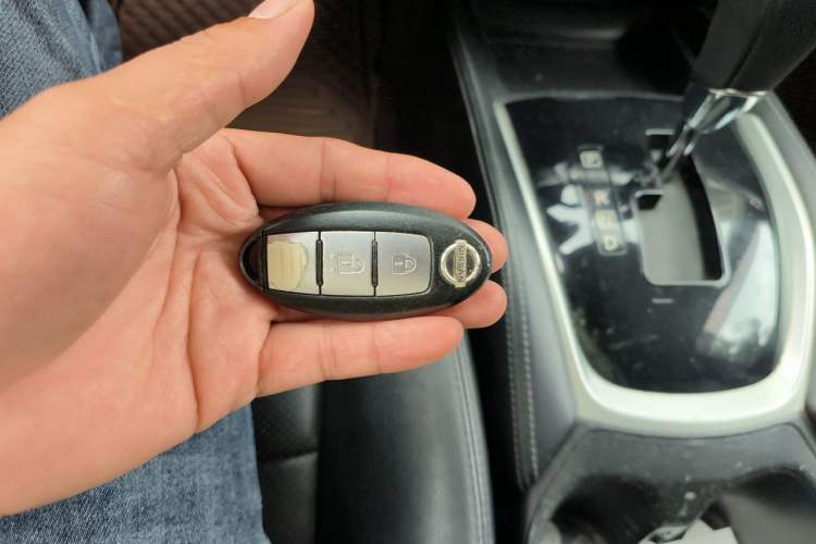 Used Nissan X-Trail 2014 2.0L CVT Comfort Edition 2WD Vehicle Key