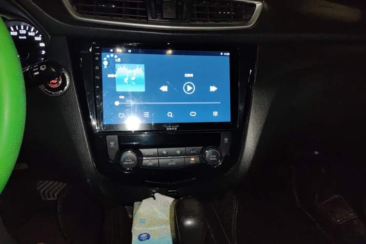Used Nissan X-Trail 2015 2.0L CVT Comfort MAX Edition 2WD Audio And AC Panel