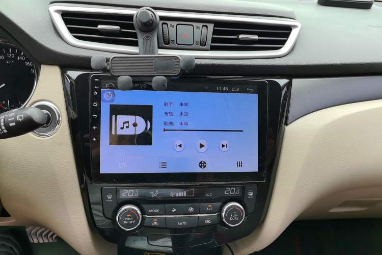 Used Nissan X-Trail 2015 2.0L CVT Comfort MAX Edition 2WD Audio And AC Panel