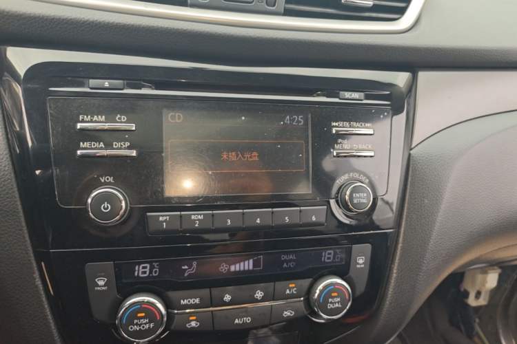 Used Nissan X-Trail 2015 2.0L CVT Comfort MAX Edition 2WD Audio And AC Panel
