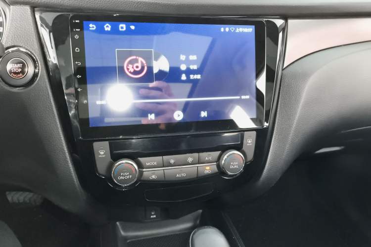 Used Nissan X-Trail 2015 2.0L CVT Comfort MAX Edition 2WD Audio And AC Panel