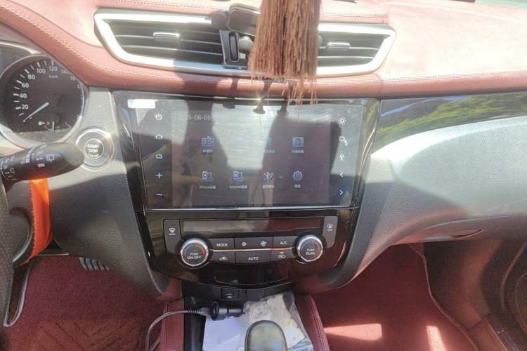 Used Nissan X-Trail 2015 2.0L CVT Comfort MAX Edition 2WD Audio And AC Panel