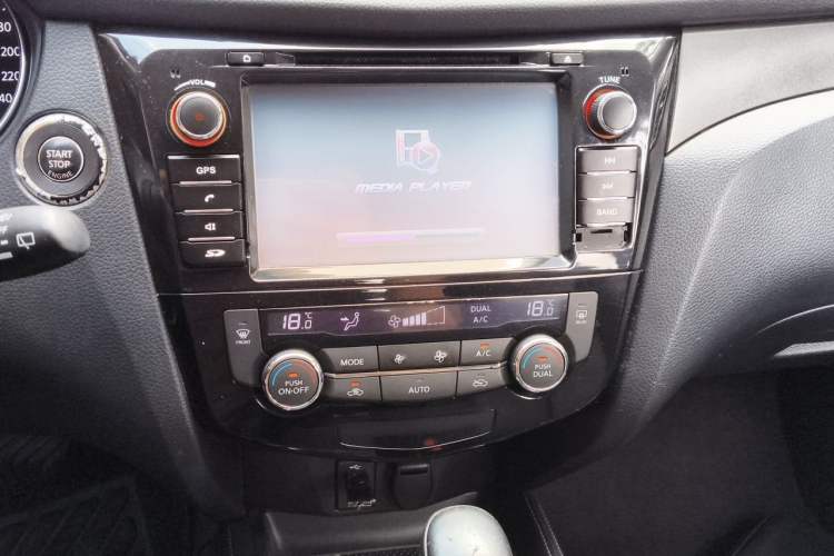 Used Nissan X-Trail 2015 2.0L CVT Comfort MAX Edition 2WD Audio And AC Panel