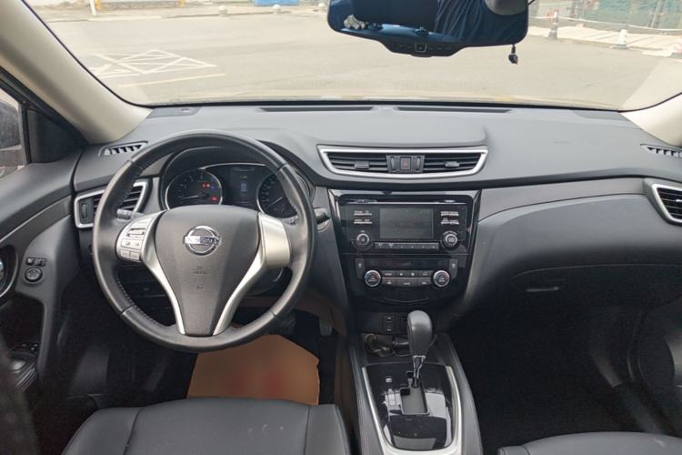 Used Nissan X-Trail 2015 2.0L CVT Comfort MAX Edition 2WD Center Console