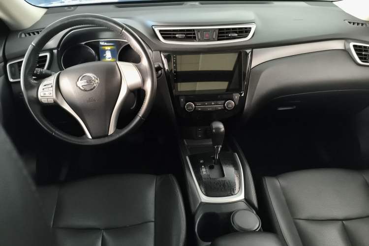 Used Nissan X-Trail 2015 2.0L CVT Comfort MAX Edition 2WD Center Console