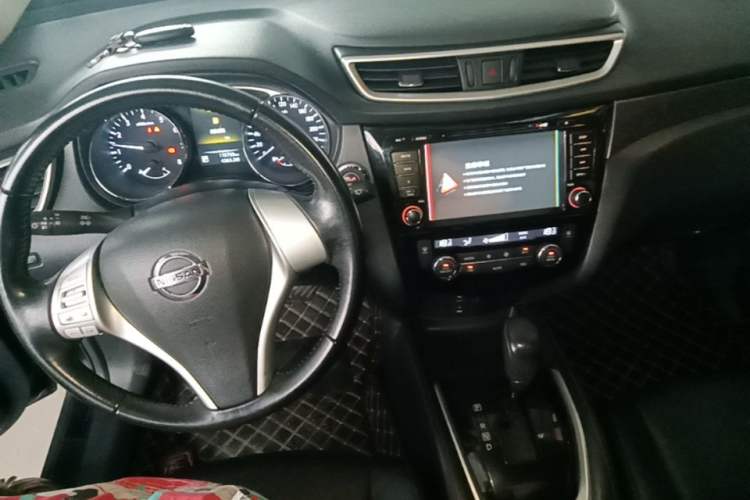 Used Nissan X-Trail 2015 2.0L CVT Comfort MAX Edition 2WD Center Console