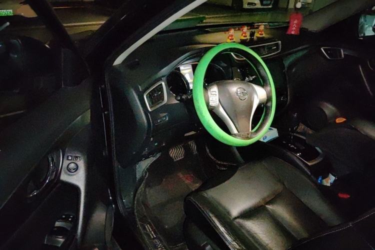 Used Nissan X-Trail 2015 2.0L CVT Comfort MAX Edition 2WD Driver Seat