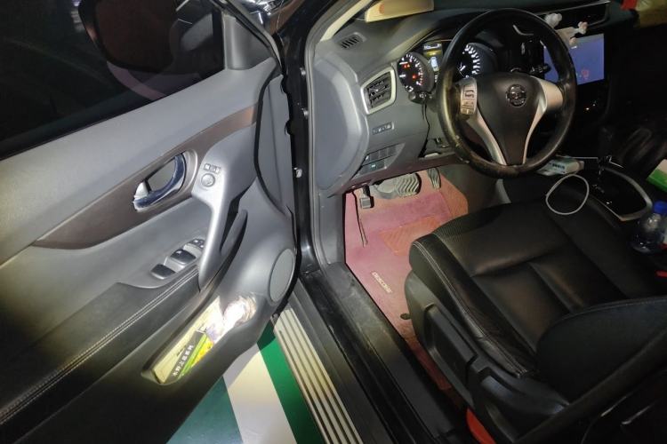 Used Nissan X-Trail 2015 2.0L CVT Comfort MAX Edition 2WD Driver Seat