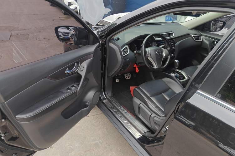 Used Nissan X-Trail 2015 2.0L CVT Comfort MAX Edition 2WD Driver Seat