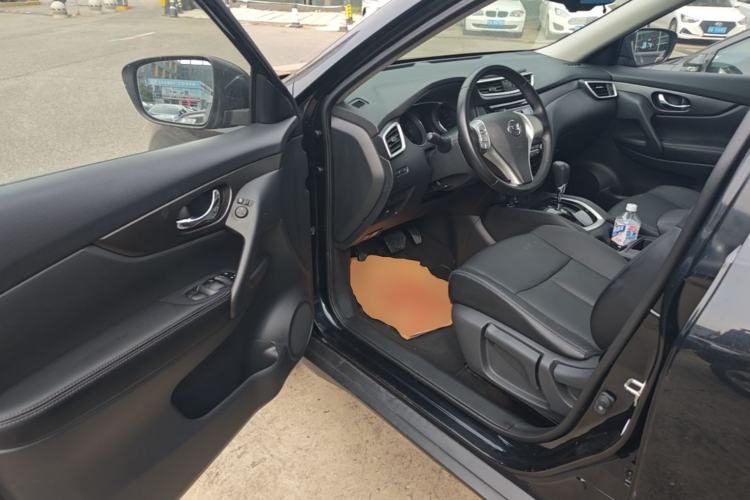 Used Nissan X-Trail 2015 2.0L CVT Comfort MAX Edition 2WD Driver Seat