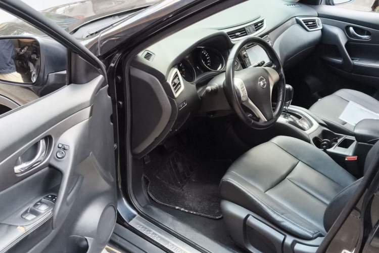 Used Nissan X-Trail 2015 2.0L CVT Comfort MAX Edition 2WD Driver Seat
