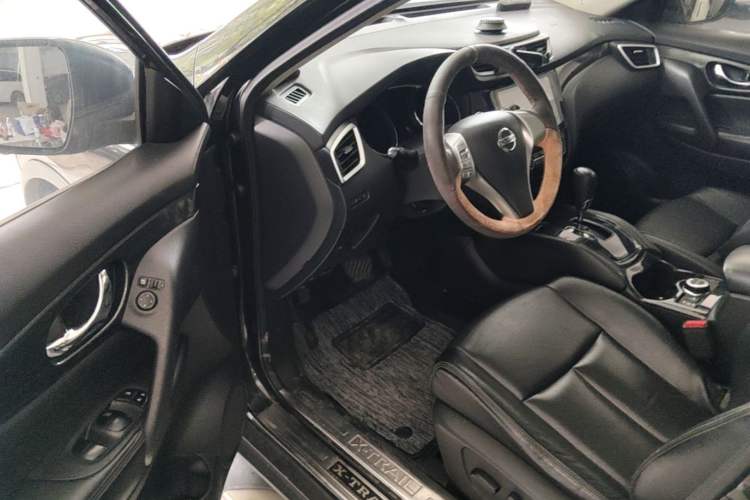 Used Nissan X-Trail 2015 2.5L CVT Leading MAX Edition 4WD Driver Seat