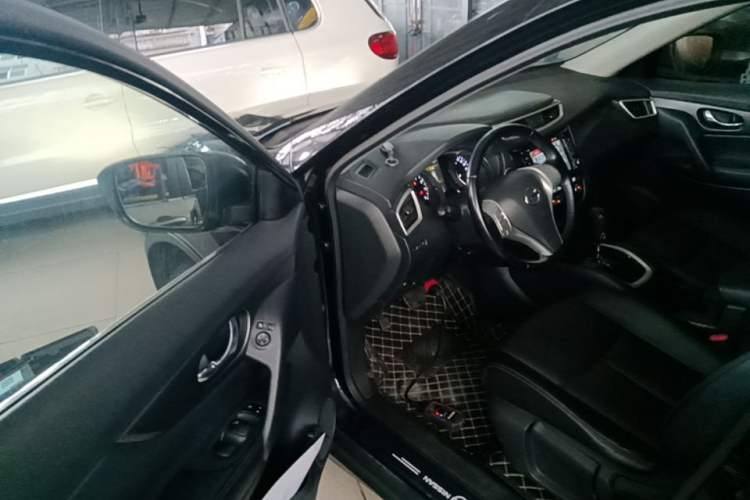 Used Nissan X-Trail 2015 2.0L CVT Comfort MAX Edition 2WD Driver Seat