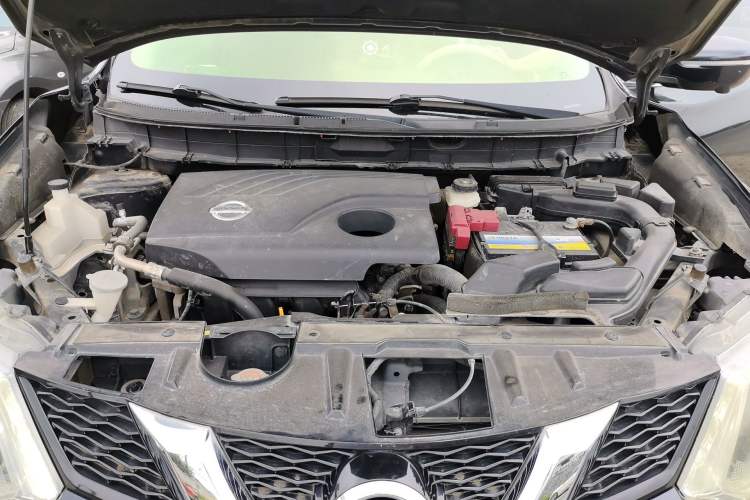 Used Nissan X-Trail 2015 2.0L CVT Comfort MAX Edition 2WD Engine Bay