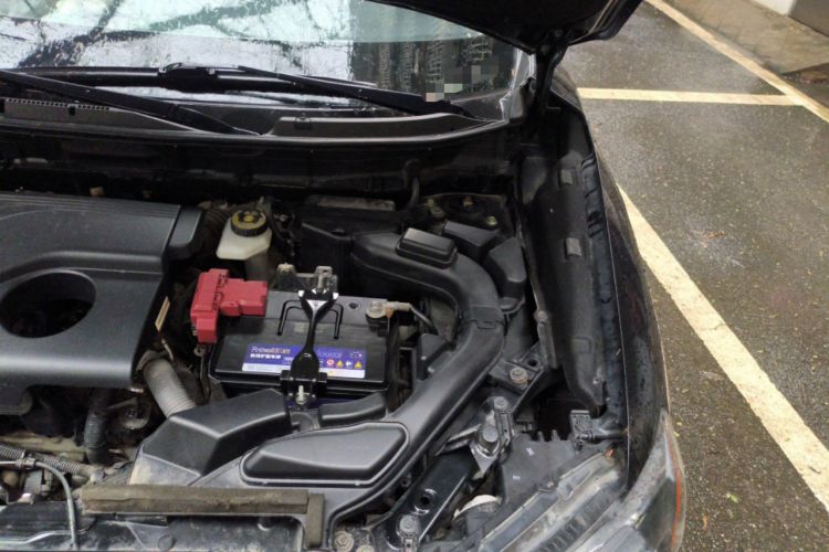 Used Nissan X-Trail 2015 2.0L CVT Comfort MAX Edition 2WD Engine Bay Left