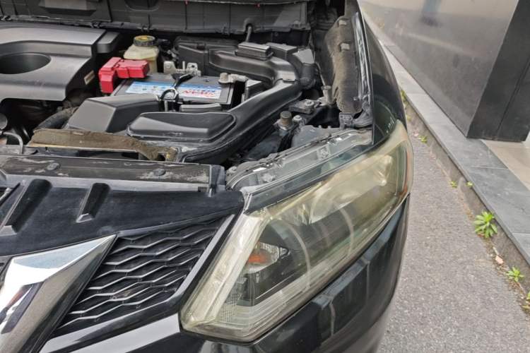 Used Nissan X-Trail 2015 2.0L CVT Comfort MAX Edition 2WD Engine Bay Left