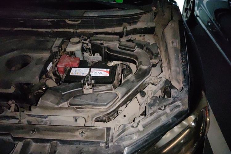 Used Nissan X-Trail 2015 2.0L CVT Comfort MAX Edition 2WD Engine Bay Left