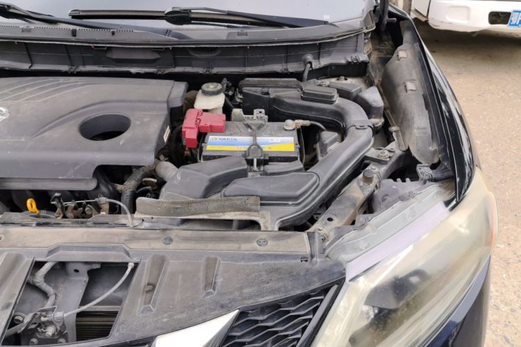 Used Nissan X-Trail 2015 2.0L CVT Comfort MAX Edition 2WD Engine Bay Left