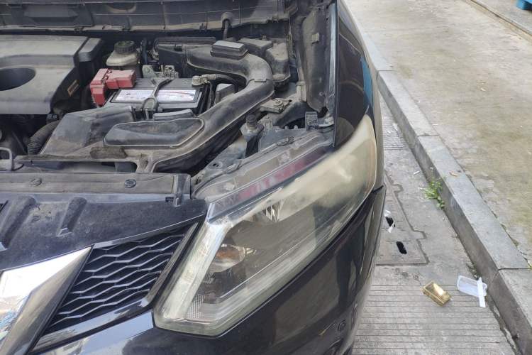 Used Nissan X-Trail 2015 2.0L CVT Comfort MAX Edition 2WD Engine Bay Left