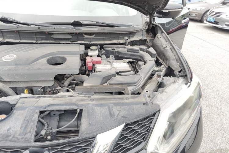 Used Nissan X-Trail 2015 2.0L CVT Comfort MAX Edition 2WD Engine Bay Left
