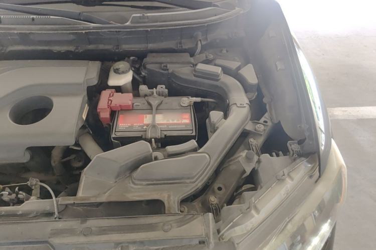 Used Nissan X-Trail 2015 2.0L CVT Comfort MAX Edition 2WD Engine Bay Left