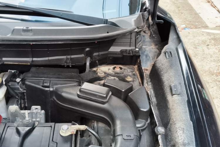Used Nissan X-Trail 2015 2.0L CVT Comfort MAX Edition 2WD Engine Bay Left