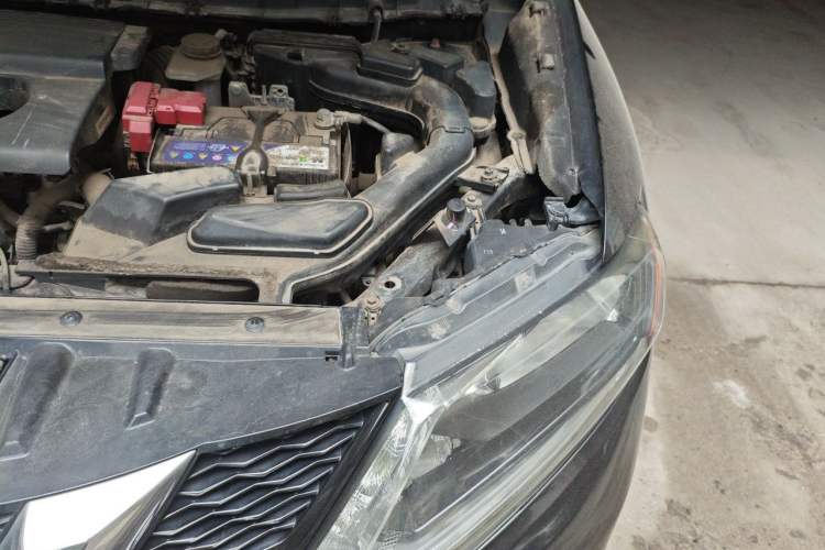 Used Nissan X-Trail 2015 2.0L CVT Comfort MAX Edition 2WD Engine Bay Left