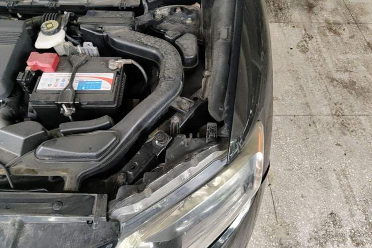 Used Nissan X-Trail 2015 2.5L CVT Leading MAX Edition 4WD Engine Bay Left