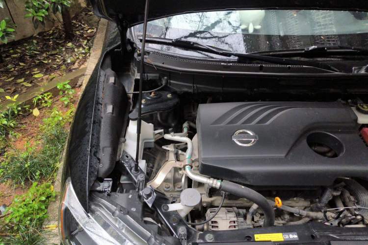 Used Nissan X-Trail 2015 2.0L CVT Comfort MAX Edition 2WD Engine Bay Right