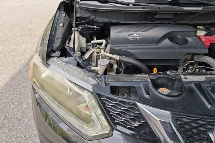 Used Nissan X-Trail 2015 2.0L CVT Comfort MAX Edition 2WD Engine Bay Right