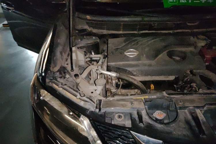 Used Nissan X-Trail 2015 2.0L CVT Comfort MAX Edition 2WD Engine Bay Right