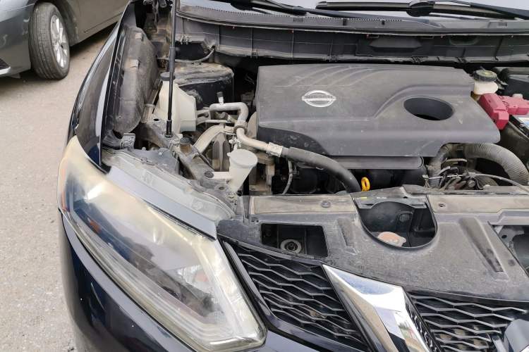 Used Nissan X-Trail 2015 2.0L CVT Comfort MAX Edition 2WD Engine Bay Right