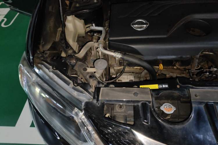 Used Nissan X-Trail 2015 2.0L CVT Comfort MAX Edition 2WD Engine Bay Right
