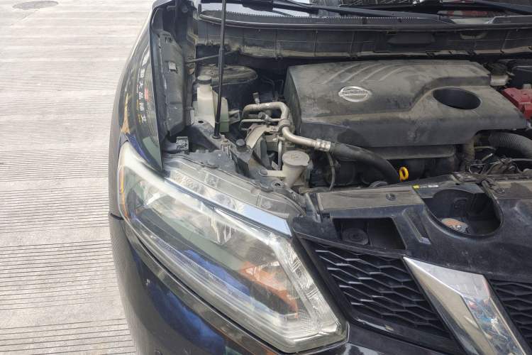 Used Nissan X-Trail 2015 2.0L CVT Comfort MAX Edition 2WD Engine Bay Right